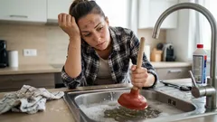 90% dos entupimentos em casa são causados por estes 5 erros — verifique se você não está cometendo nenhum deles