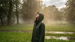 Você sabe por que esse cheiro "mágico" aparece depois da chuva? A resposta é surpreendente.